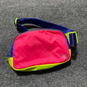 Lululemon Everywhere Women's Belt Bag - Pink